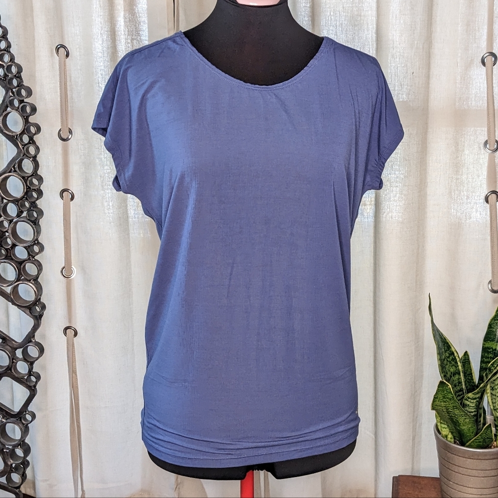 🌊3/$15 Road Runner blue short sleeve shirt Medium